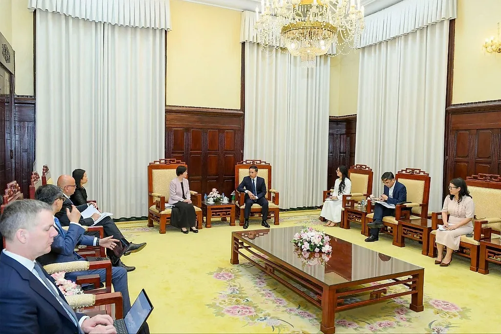 27.5-2-thong-doc-pham-duc-an-tiep-tan-chu-tich-ngan-hang-dau-tu-co-so-ha-tang-chau-a-aiib-.jpg