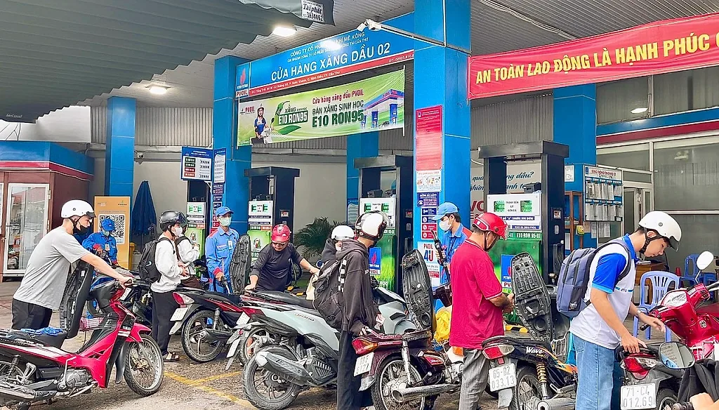 Người dân miền Tây tin dùng xăng E10, thị trường vận hành ổn định