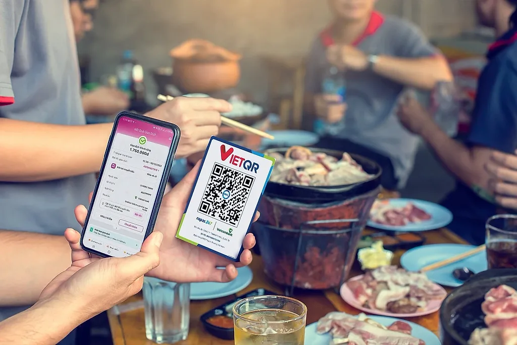 khi-chuyen-khoandung-momo-quet-moi-qr-ngan-hang-vietqr-trong-ngay-12_1_2024-nguoi-dung-co-co-hoi-nhan-hoan-tien-100-len-den-1-trieu-dong.-anh_-momo.jpg