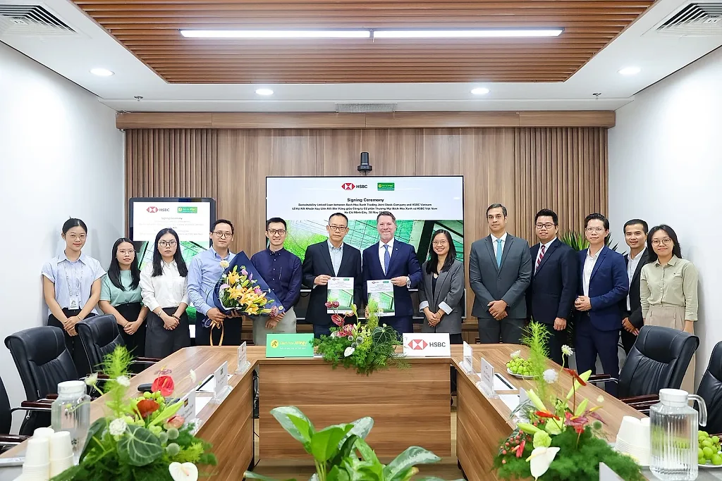 HSBC Việt Nam cung cấp tín dụng thương mại liên kết bền vững cho Bách Hóa Xanh
