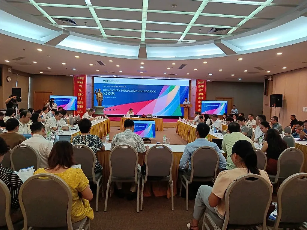 VCCI công bố Báo cáo Dòng chảy Pháp luật Kinh doanh 2025