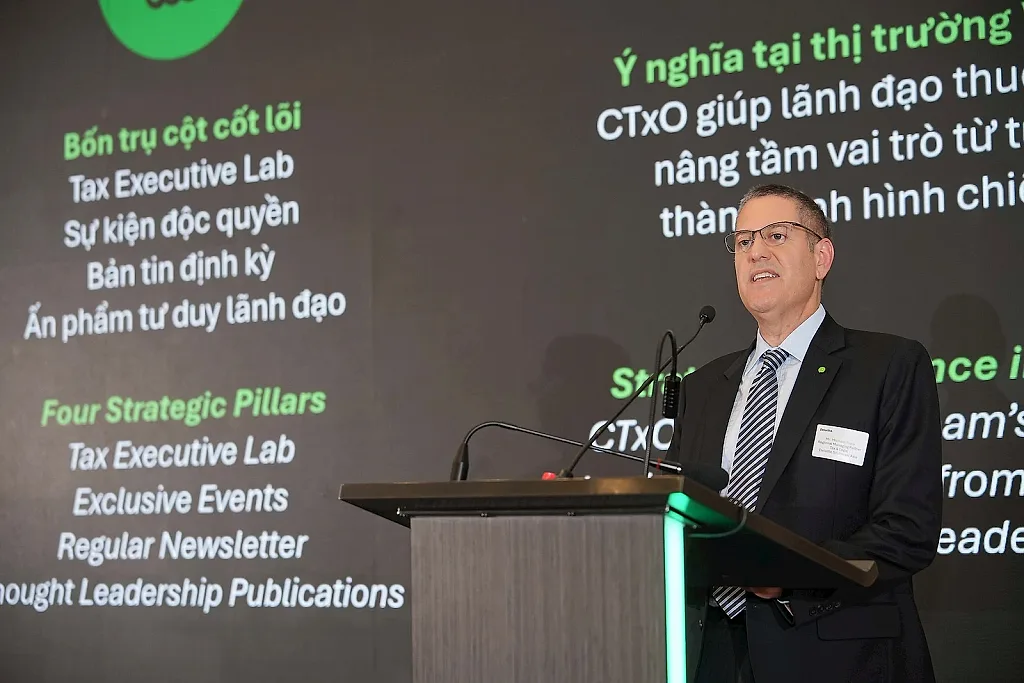 ong-michael-fiore-lanh-dao-dich-vu-tu-van-thue-va-phap-ly-deloitte-dong-nam-a-gioi-thieu-chuong-trinh-lanh-dao-thue-cap-cao-ctxo-.jpg