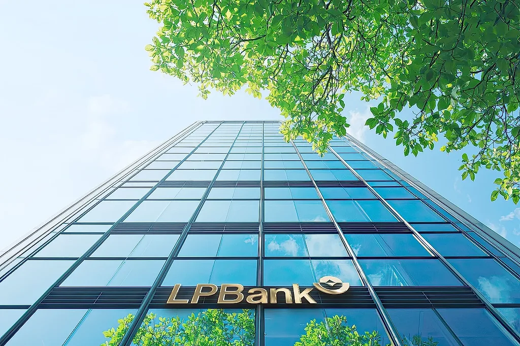 Đa dạng hóa nguồn thu, LPBank đạt gần 6.000 tỷ đồng lợi nhuận sau 6 tháng đầu năm 2026