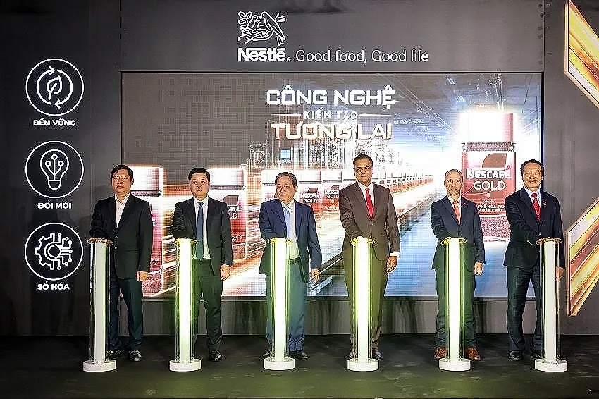 nestle-viet-nam-chinh-thuc-dua-vao-van-hanh-day-chuyen-dong-goi-ca-phe-hoa-tan-trong-hu-thuy-tinh-jar-line-tai-nha-may-nestle-tri-an-thanh-pho-dong-nai-2-.jpg