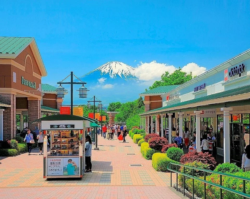 outlet-nhat-ban.jpg