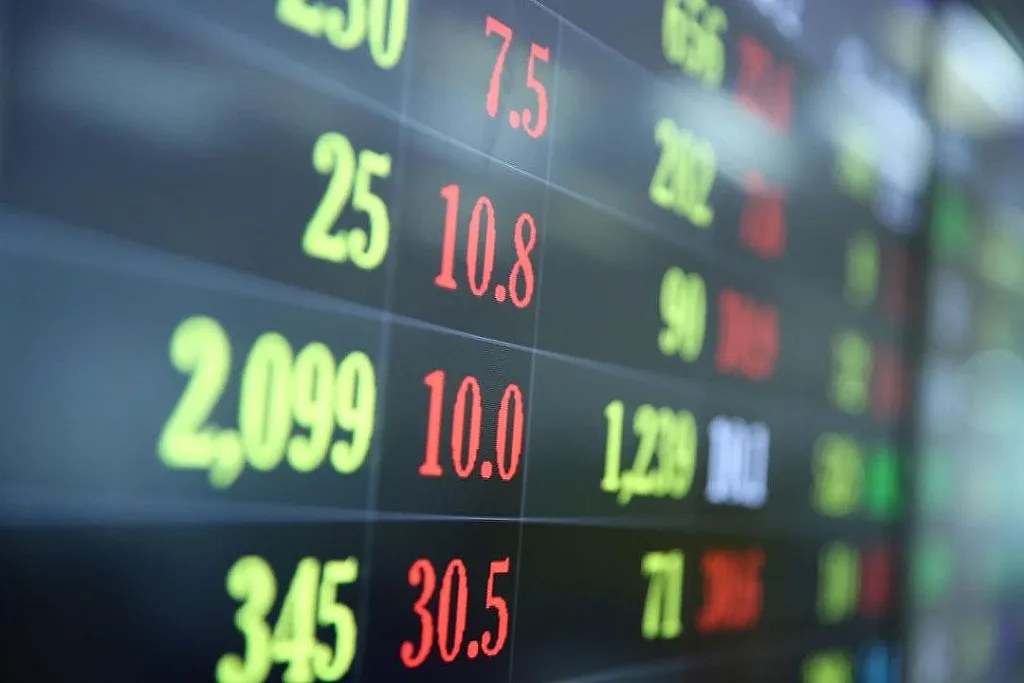 VN-Index tiếp tục giằng co quanh vùng 1.820 điểm, thanh khoản vẫn cần chú ý
