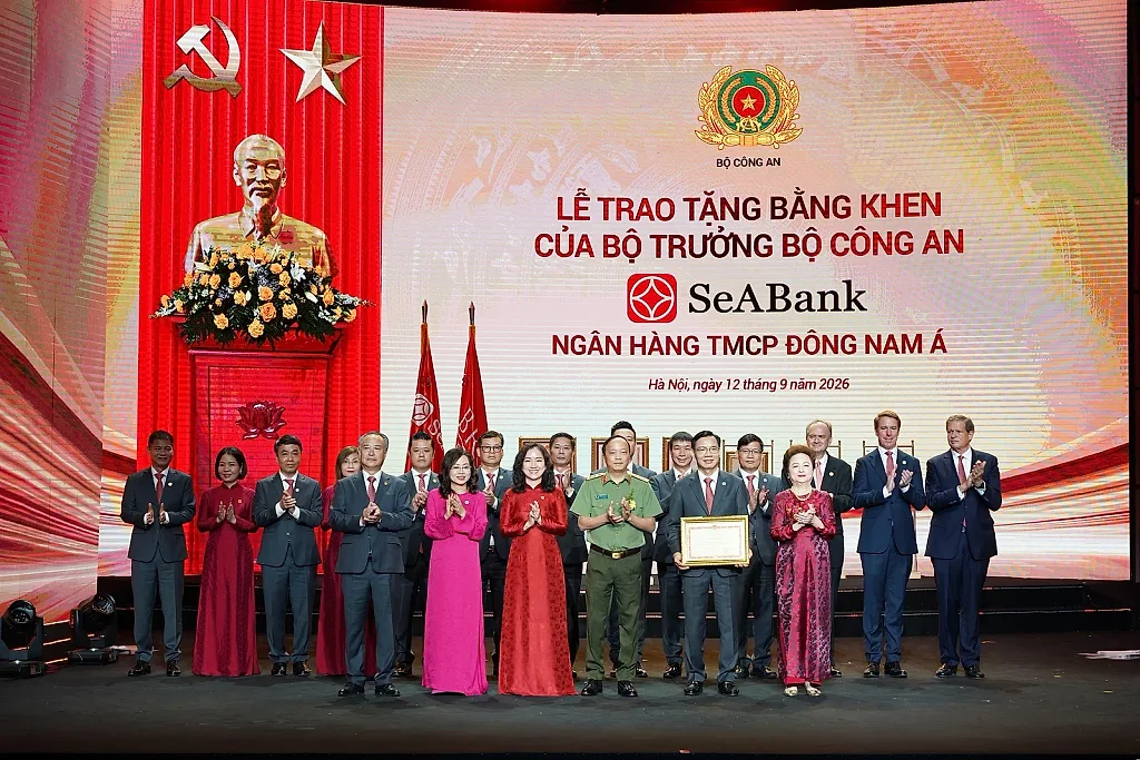 Ngân hàng SeABank đón nhận Huân chương Lao động hạng Nhất, bằng khen của Bộ Công an