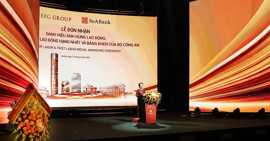 anh-5.-anh-hung-lao-dong-nguyen-thi-nga-phat-bieu-dap-tu-tai-buoi-le_1789373476.jpg