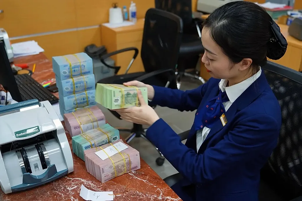 Thu nhập nhân viên ngân hàng tăng mạnh, CEO nhận tiền tỷ mỗi tháng