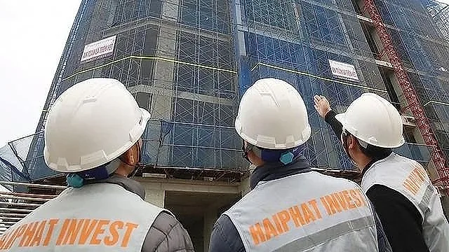 Đang vay Vinaconex lãi suất 16%/năm, Hải Phát lại phải “ôm” cổ phiếu HQC để hoán đổi nợ