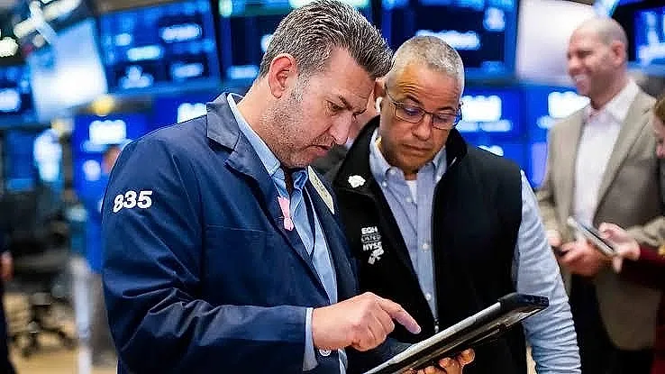 Công nghệ dẫn sóng, chứng khoán Mỹ bật tăng mạnh sau cú rung lắc vì Fed