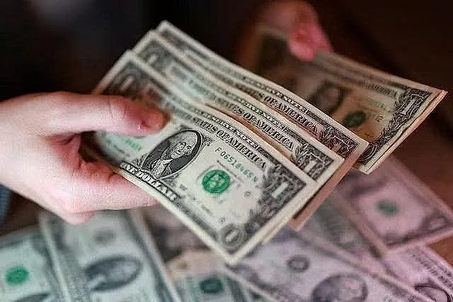 Tỷ giá USD hôm nay 24/9: Giá USD ngân hàng giảm, DXY tăng mạnh vượt 101 điểm