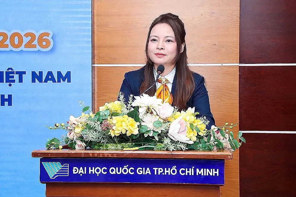 lpbank-trao-gan-1-8-ty-dong-hoc-bong-sau-dai-hoc-cho-dhqg-hcm-2-.jpg