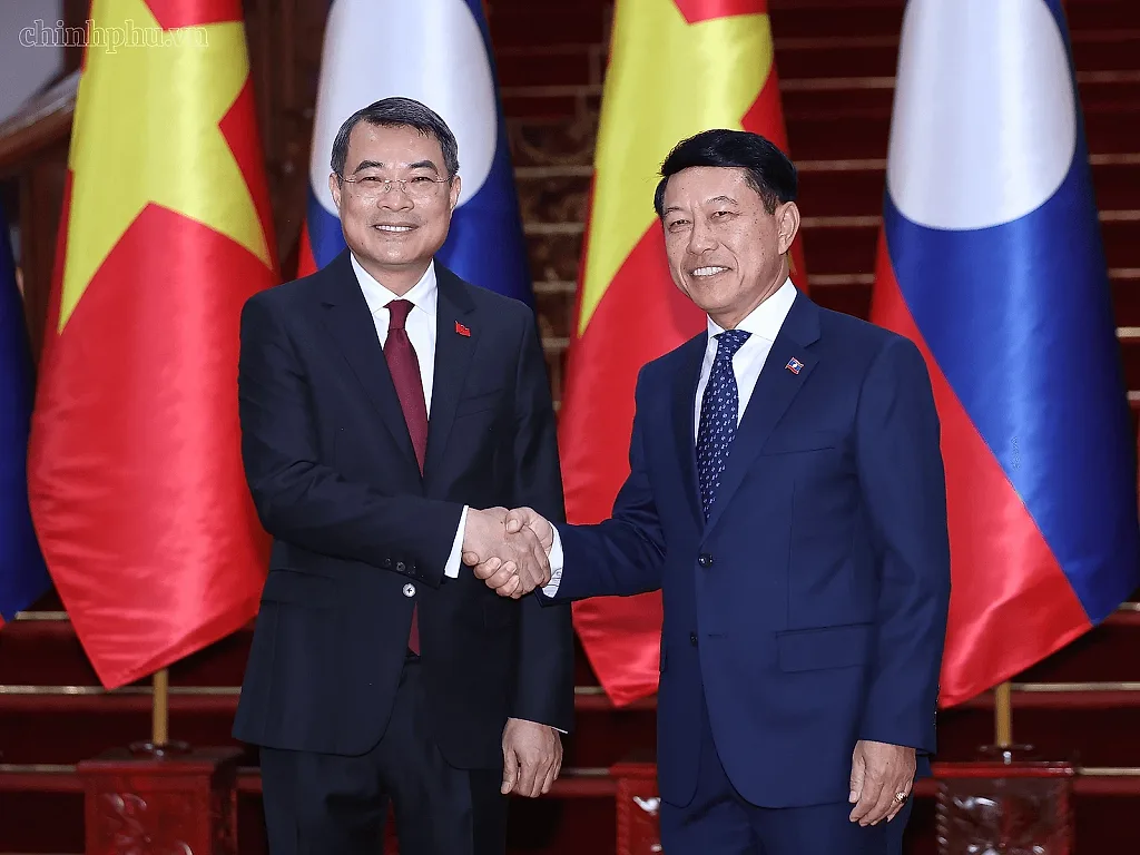 Thủ tướng Lê Minh Hưng hội đàm với Thủ tướng Lào Saleumxay Kommasith
