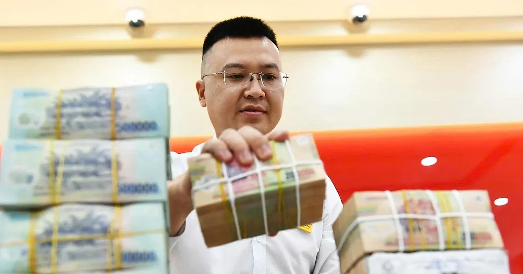 Lãi suất ngân hàng hôm nay 15/10: Kỳ hạn 6 tháng đã hưởng 7,2%/năm, gửi dài lãi có lớn hơn?