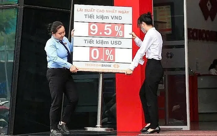 Lãi suất ngân hàng hôm nay 19/10: Tiền gửi từ 6 tháng được yêu cầu giảm ít nhất 0,5%