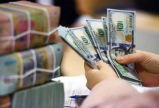 Tỷ giá USD hôm nay 19/10: Giá tự do thấp hơn ngân hàng, USD chờ tín hiệu từ Fed