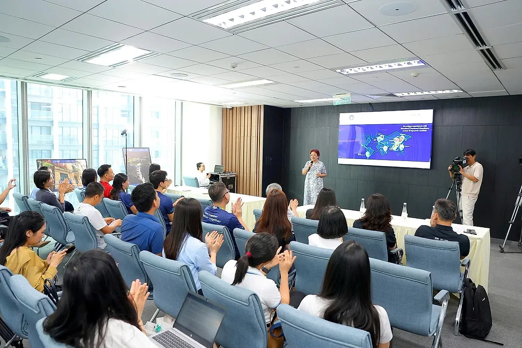 Bà Trịnh Như Quỳnh - Giám đốc Đối ngoại, Marketing và Thương Hiệu Standard Chartered Việt Nam phát biểu tại sự kiện