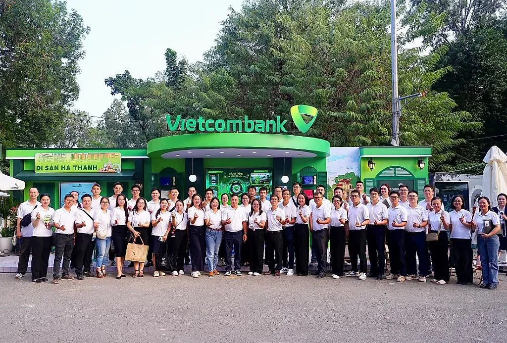 Vietcombank cùng người trẻ “Chạm số - Sống xanh” tại Sóng Festival 2026