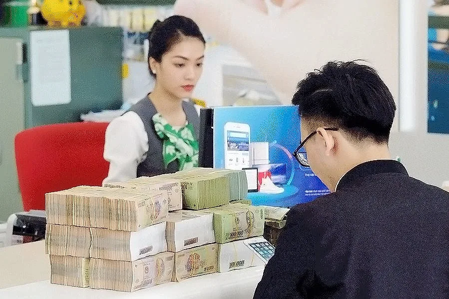 Dư nợ toàn nền kinh tế vượt 20,8 triệu tỷ đồng, dòng vốn tập trung mạnh vào sản xuất kinh doanh