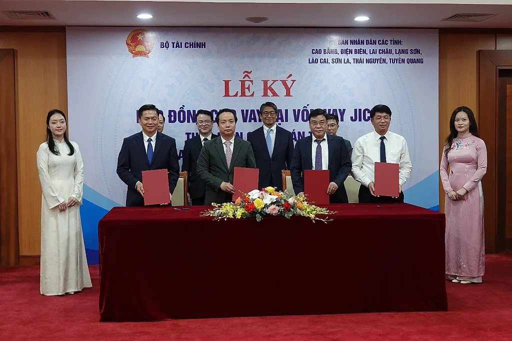 Bộ Tài chính ký kết 11 Hợp đồng cho vay lại trị giá 6.680 tỷ đồng từ vốn ODA Nhật Bản với 8 tỉnh miền núi phía Bắc