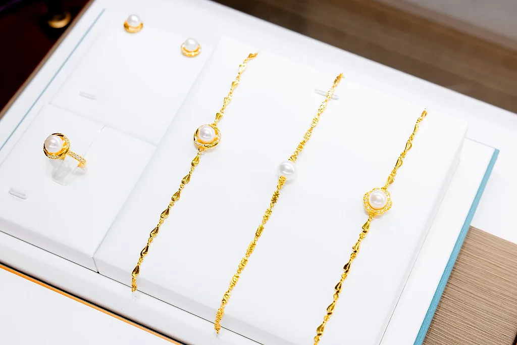 Giá vàng hôm nay (24/6): Loạt ngân hàng lớn hạ dự báo