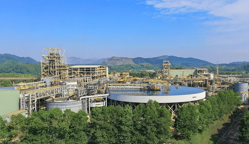 panoramic-view-of-nui-phao-mine.png
