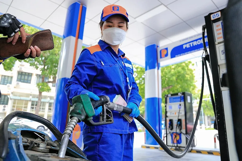 Ngày 23/7: Giá xăng, dầu đồng loạt tăng