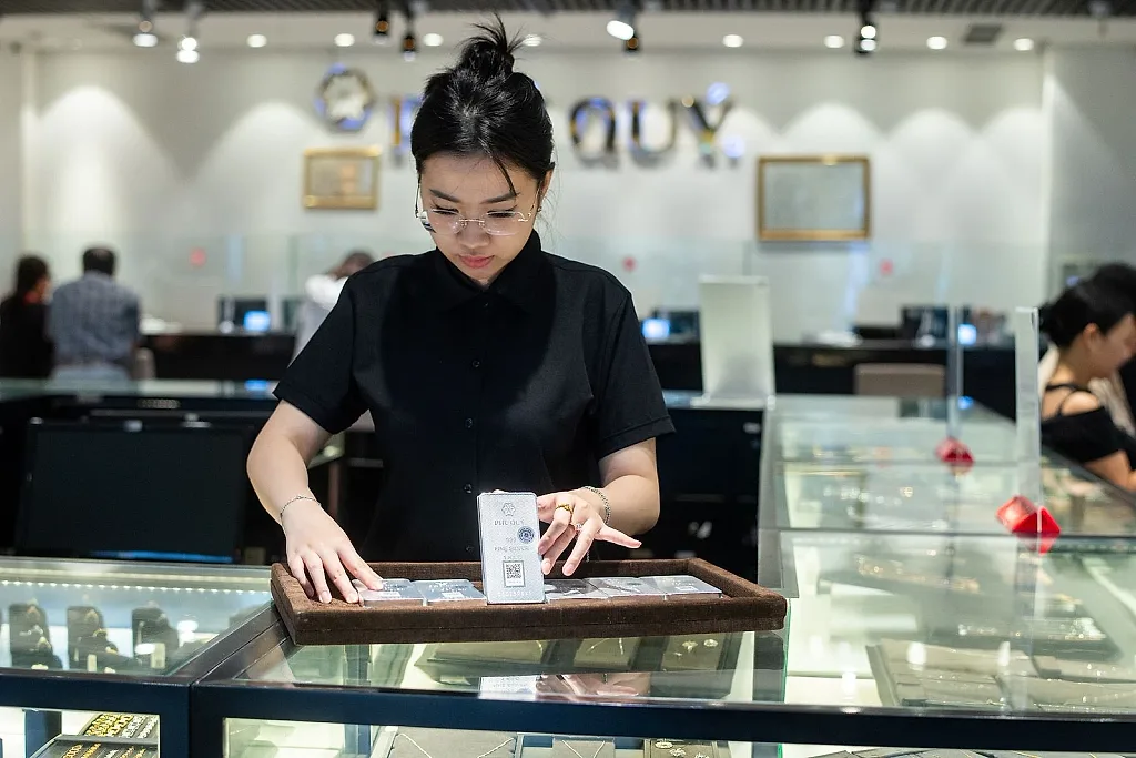 Giá bạc phục hồi, thị trường chờ tín hiệu chính sách từ Fed