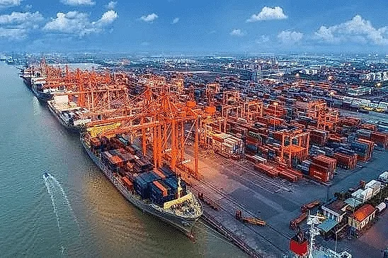 Kinh tế Việt Nam giữ đà tăng trưởng, áp lực cuối năm gia tăng