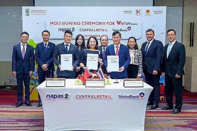 Ký kết ghi nhớ hợp tác giữa NAPAS, VietinBank và Central Retail Corporation Thái Lan