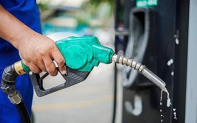 Kéo dài thời hạn áp dụng thuế nhập khẩu ưu đãi, thuế BVMT, thuế GTGT đối với xăng, dầu đến hết năm 2026