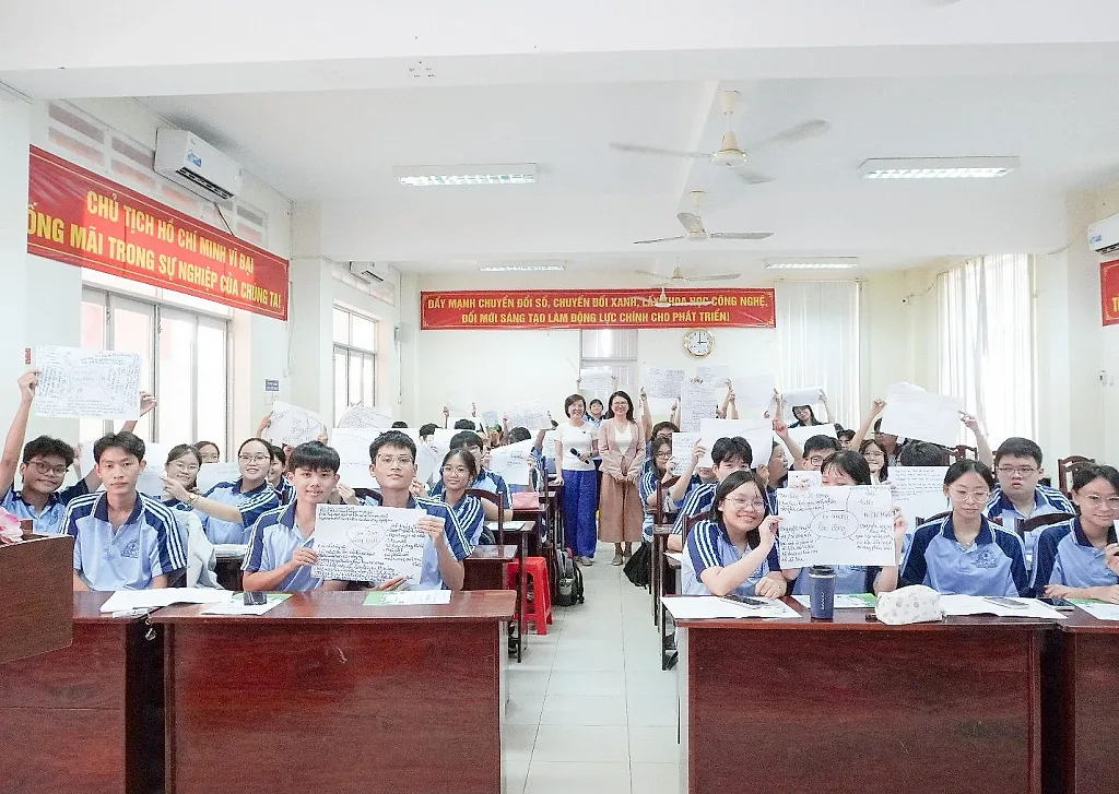 Shinhan Life Việt Nam hoàn thành chương trình hướng nghiệp S-Career 2026 cho học sinh trung học phổ thông