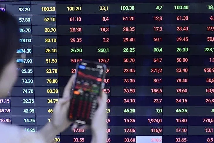 VN-Index giảm hơn 10 điểm, cổ phiếu ngân hàng gây áp lực lên thị trường